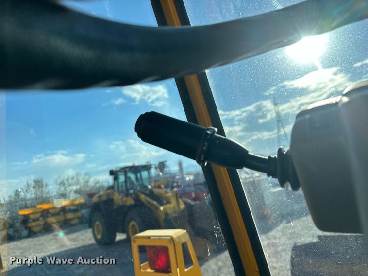 image for item EJ8976 1996 Case  621B wheel loader