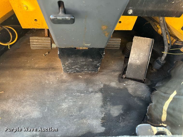 image for item EJ8976 1996 Case  621B wheel loader