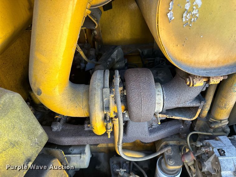 image for item EJ8976 1996 Case  621B wheel loader