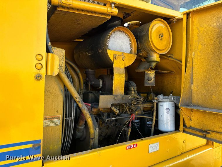 image for item EJ8976 1996 Case  621B wheel loader