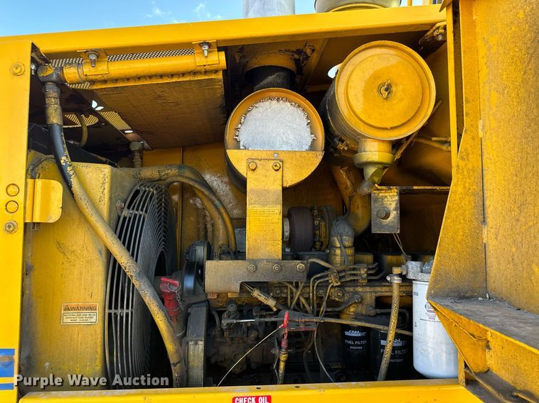 image for item EJ8976 1996 Case  621B wheel loader