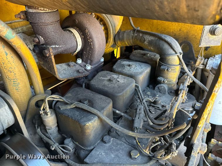 image for item EJ8976 1996 Case  621B wheel loader