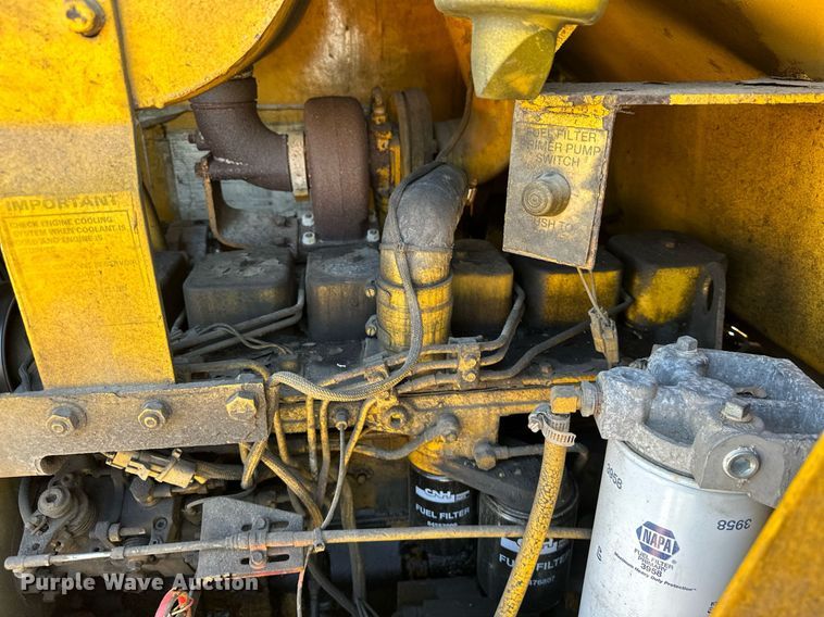 image for item EJ8976 1996 Case  621B wheel loader