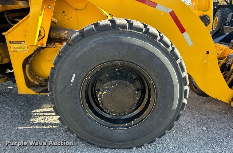image for item EJ8976 1996 Case  621B wheel loader