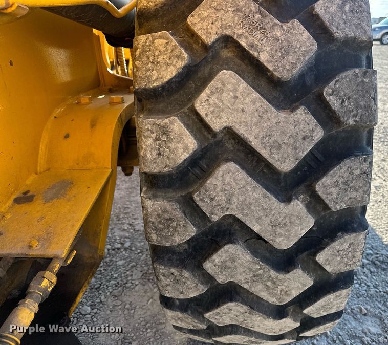 image for item EJ8976 1996 Case  621B wheel loader
