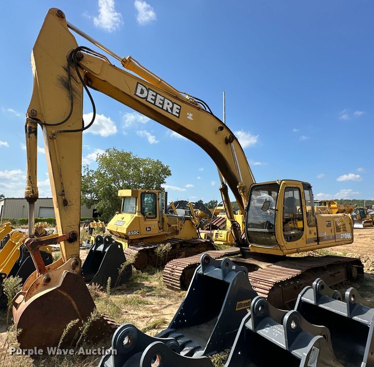 image for item EK0009 2001 John Deere 270LC excavator