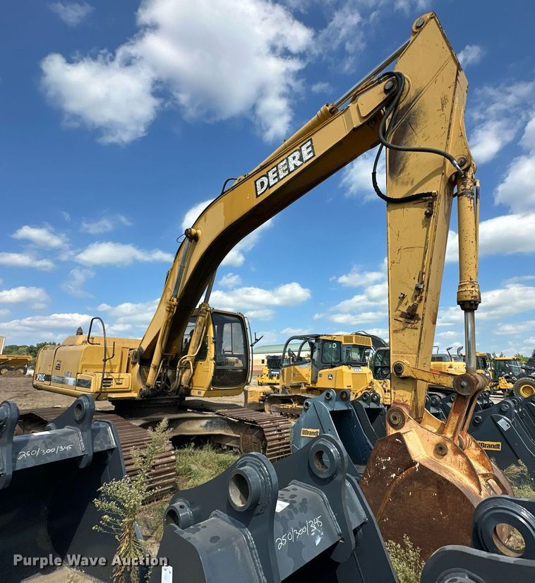 image for item EK0009 2001 John Deere 270LC excavator