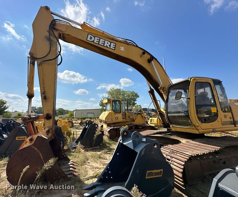 image for item EK0009 2001 John Deere 270LC excavator