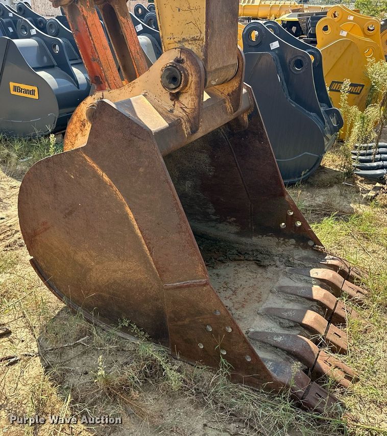 image for item EK0009 2001 John Deere 270LC excavator