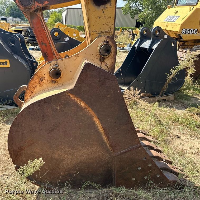 image for item EK0009 2001 John Deere 270LC excavator