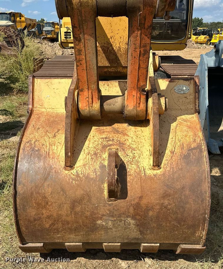 image for item EK0009 2001 John Deere 270LC excavator