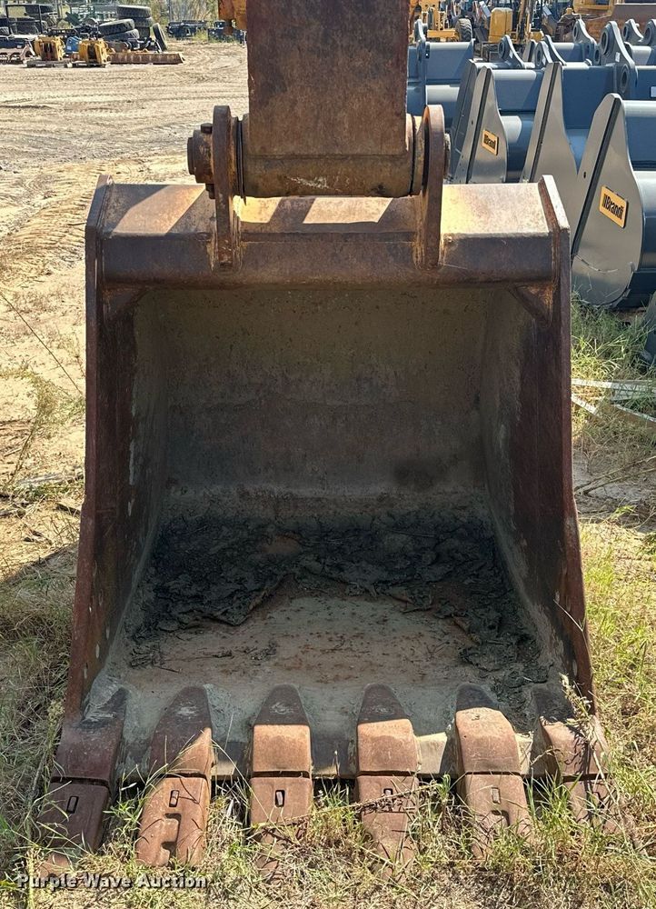 image for item EK0009 2001 John Deere 270LC excavator