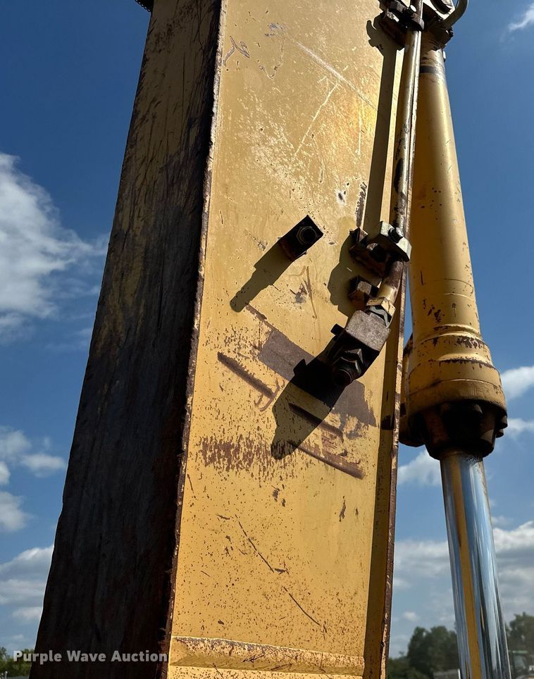 image for item EK0009 2001 John Deere 270LC excavator