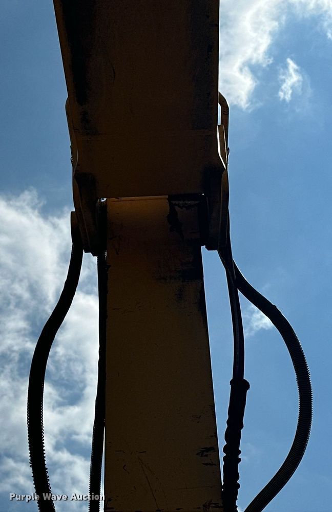 image for item EK0009 2001 John Deere 270LC excavator