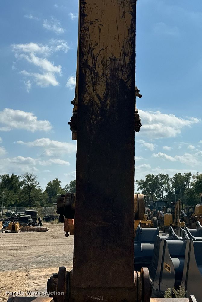 image for item EK0009 2001 John Deere 270LC excavator