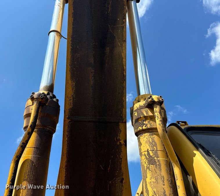 image for item EK0009 2001 John Deere 270LC excavator