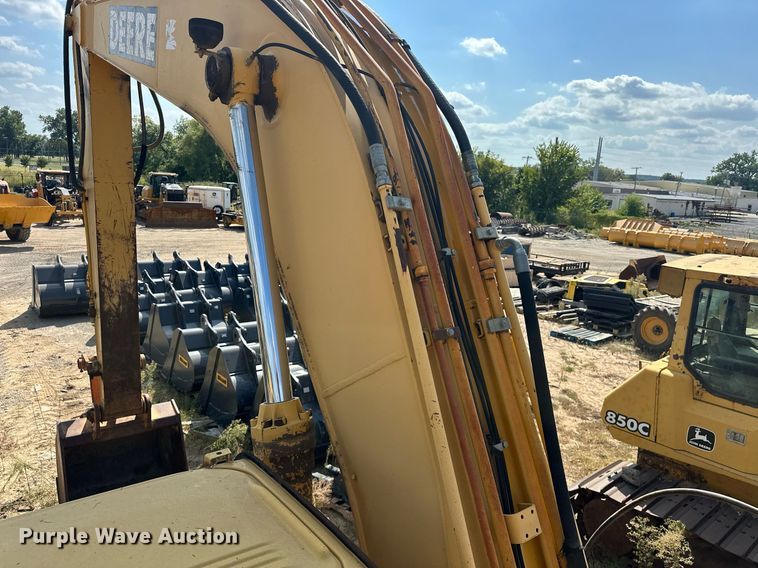 image for item EK0009 2001 John Deere 270LC excavator