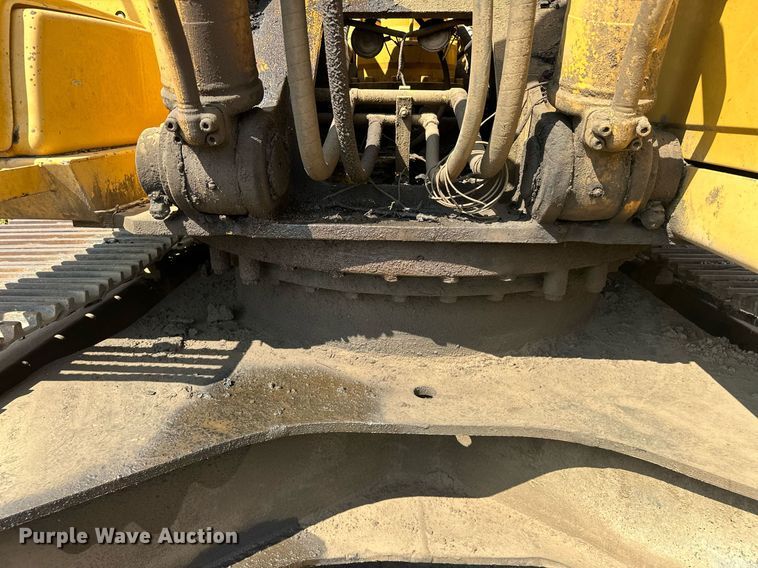 image for item EK0009 2001 John Deere 270LC excavator