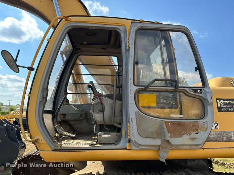 image for item EK0009 2001 John Deere 270LC excavator