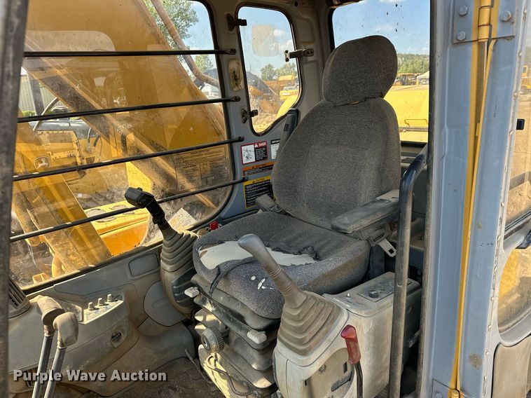 image for item EK0009 2001 John Deere 270LC excavator