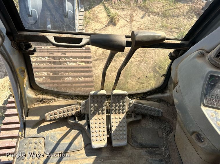 image for item EK0009 2001 John Deere 270LC excavator