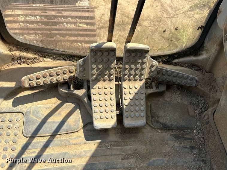 image for item EK0009 2001 John Deere 270LC excavator