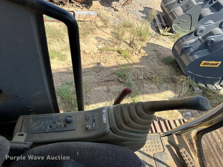 image for item EK0009 2001 John Deere 270LC excavator