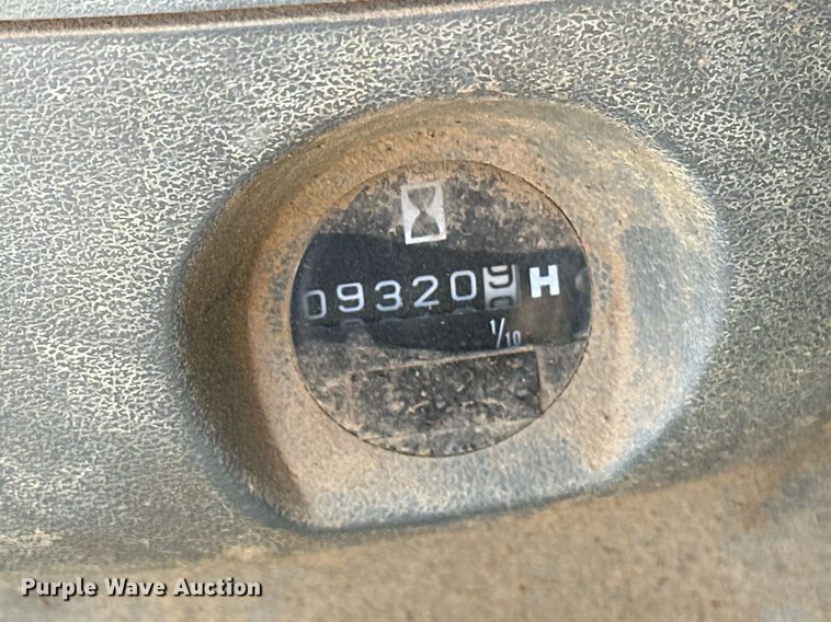 image for item EK0009 2001 John Deere 270LC excavator