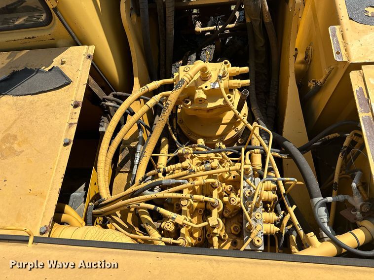 image for item EK0009 2001 John Deere 270LC excavator