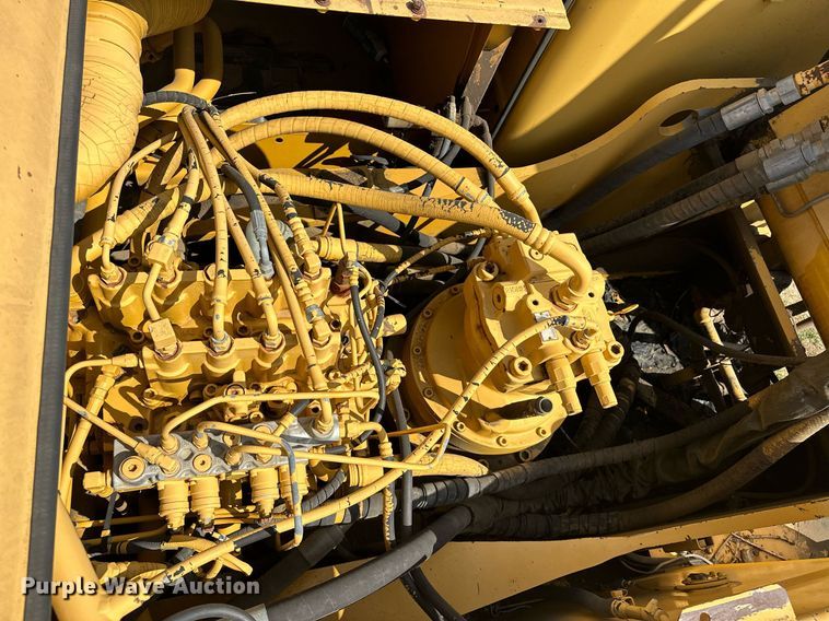 image for item EK0009 2001 John Deere 270LC excavator