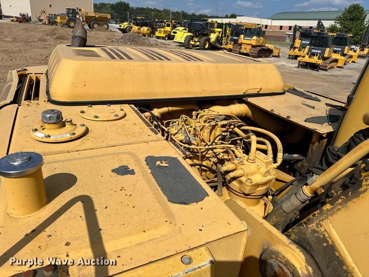 image for item EK0009 2001 John Deere 270LC excavator