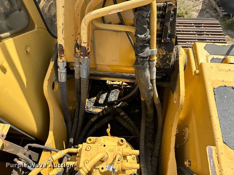 image for item EK0009 2001 John Deere 270LC excavator