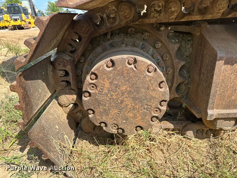 image for item EK0009 2001 John Deere 270LC excavator