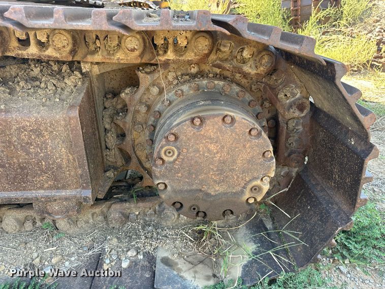 image for item EK0009 2001 John Deere 270LC excavator