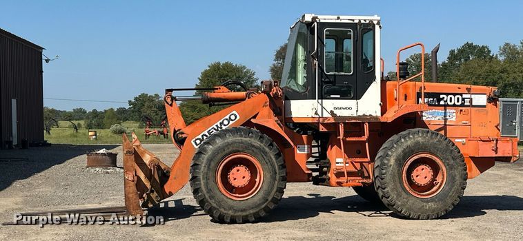 image for item EK0010 2003 Daewoo  Mega 200-III wheel loader