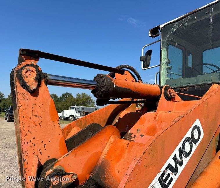 image for item EK0010 2003 Daewoo  Mega 200-III wheel loader