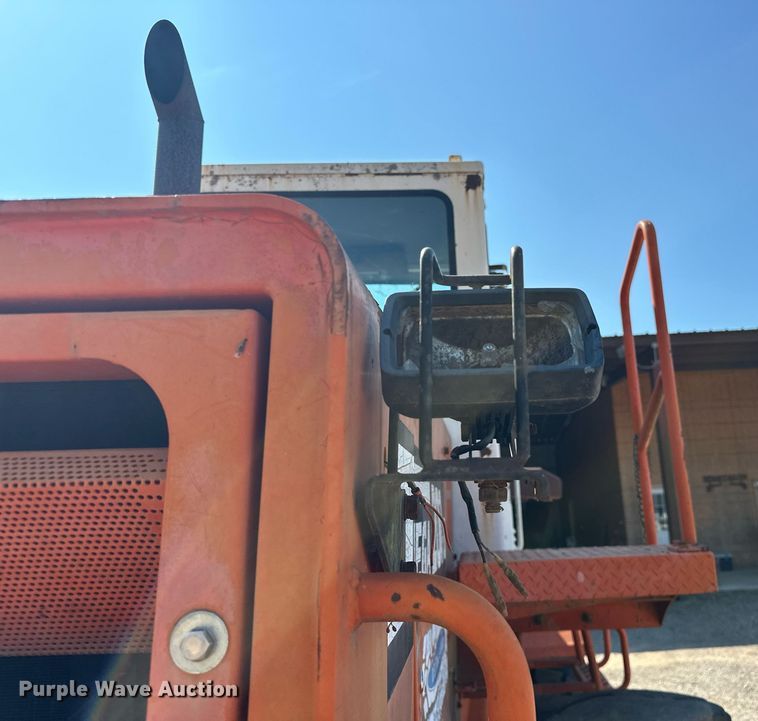 image for item EK0010 2003 Daewoo  Mega 200-III wheel loader