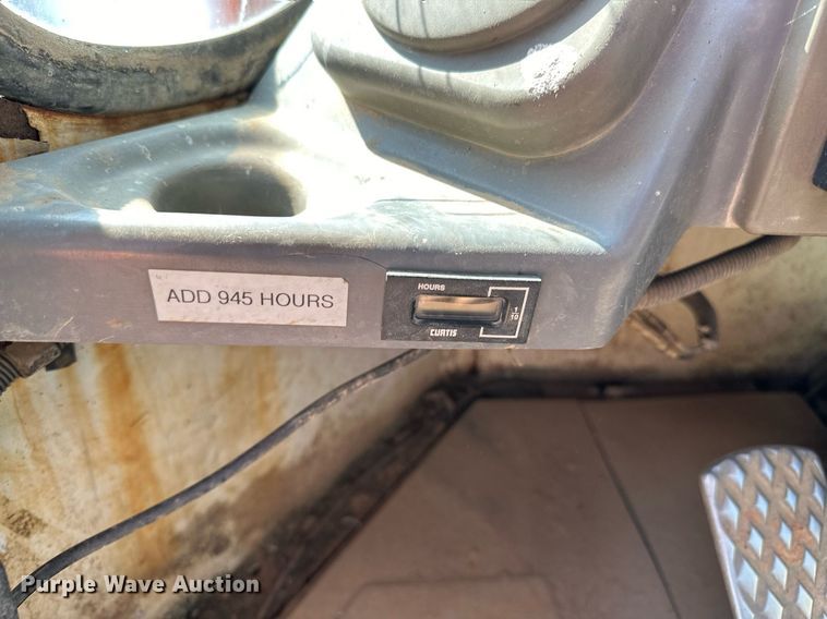 image for item EK0010 2003 Daewoo  Mega 200-III wheel loader