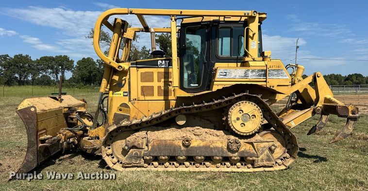 image for item EK0013 2004 Caterpillar  D6R XL dozer