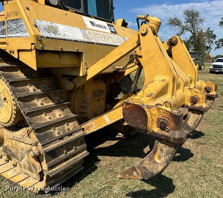 image for item EK0013 2004 Caterpillar  D6R XL dozer