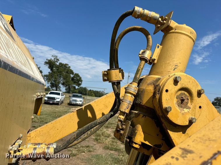 image for item EK0013 2004 Caterpillar  D6R XL dozer