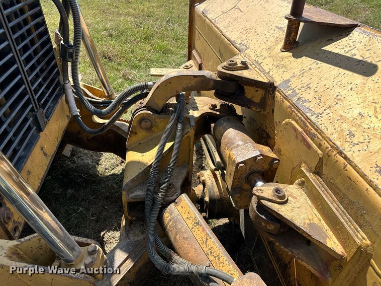 image for item EK0013 2004 Caterpillar  D6R XL dozer
