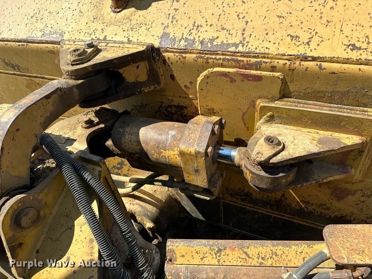 image for item EK0013 2004 Caterpillar  D6R XL dozer