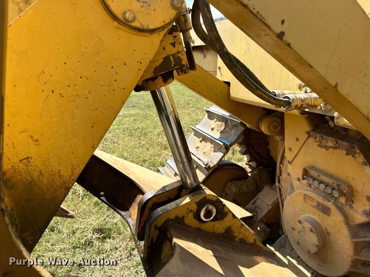 image for item EK0013 2004 Caterpillar  D6R XL dozer