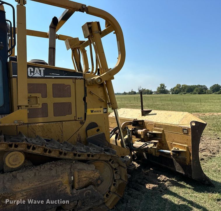 image for item EK0013 2004 Caterpillar  D6R XL dozer