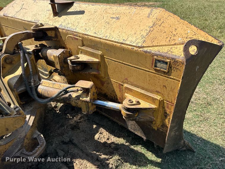 image for item EK0013 2004 Caterpillar  D6R XL dozer