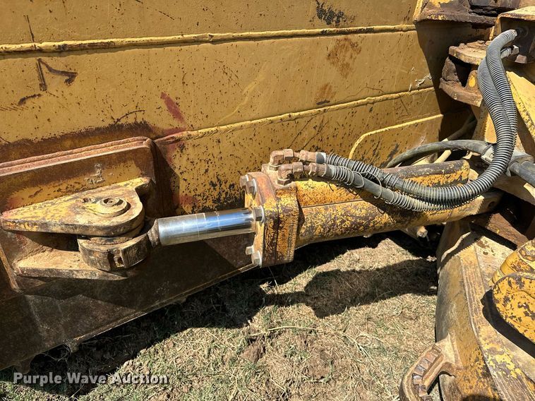 image for item EK0013 2004 Caterpillar  D6R XL dozer