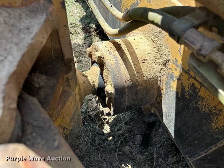 image for item EK0013 2004 Caterpillar  D6R XL dozer