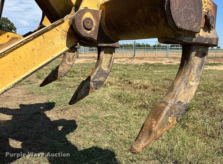 image for item EK0013 2004 Caterpillar  D6R XL dozer