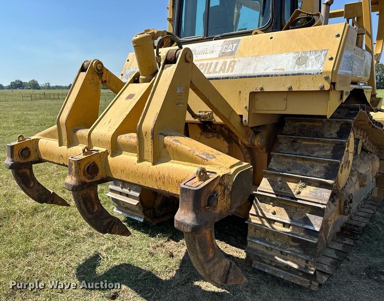image for item EK0013 2004 Caterpillar  D6R XL dozer